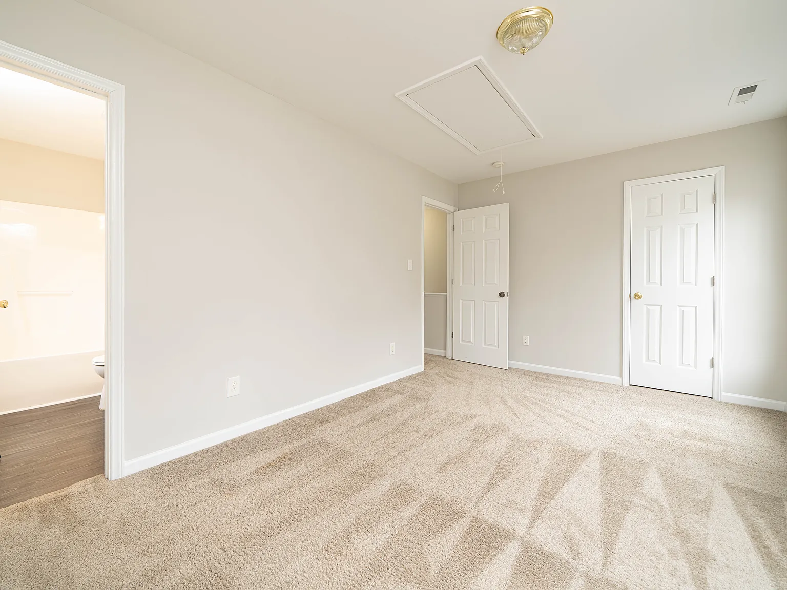 3 bed, 2.5 bath, 1320 sqft, $1,800 — Photo 4