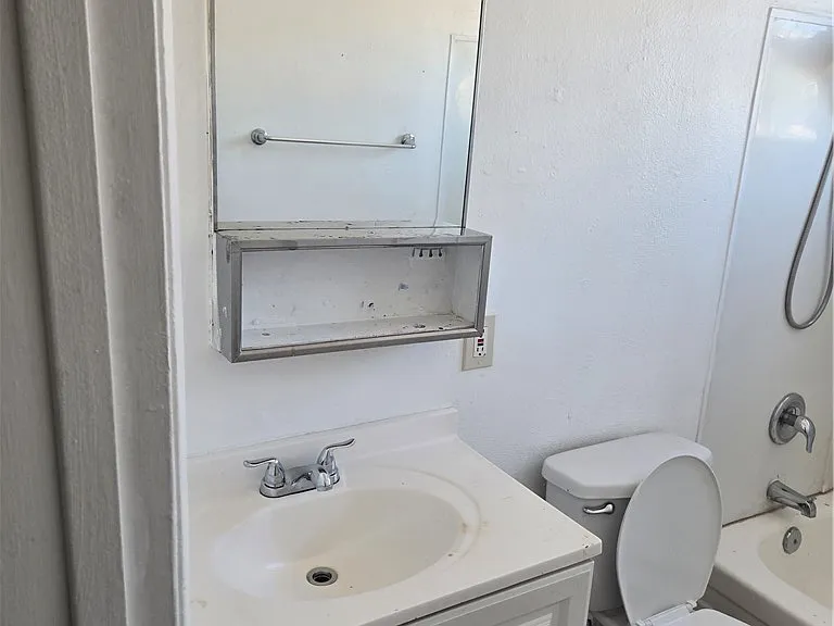 537 Calcaterra Cir #F — Photo 15