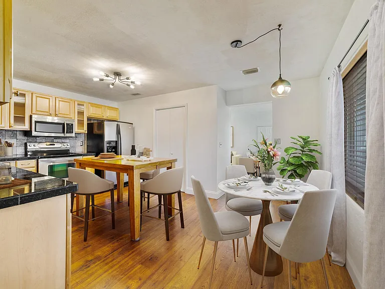 1652 Berkshire Ave — Photo 9
