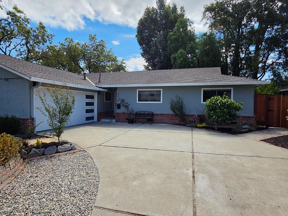 1st image of 994 Colonial Ln
