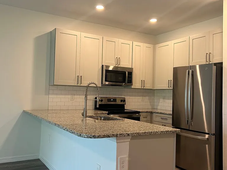 850 SE 8th St — Photo 2