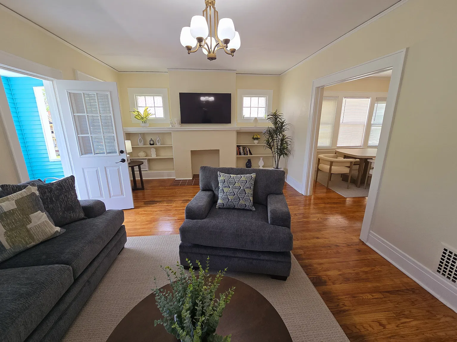 283-85 Genesee Park Dr — Photo 1