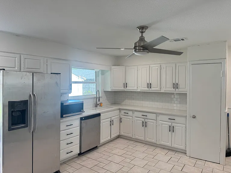 9850 Gooding Dr — Photo 13