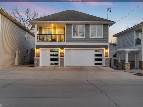 2207 N Shore Dr, Clear Lake, IA 50428