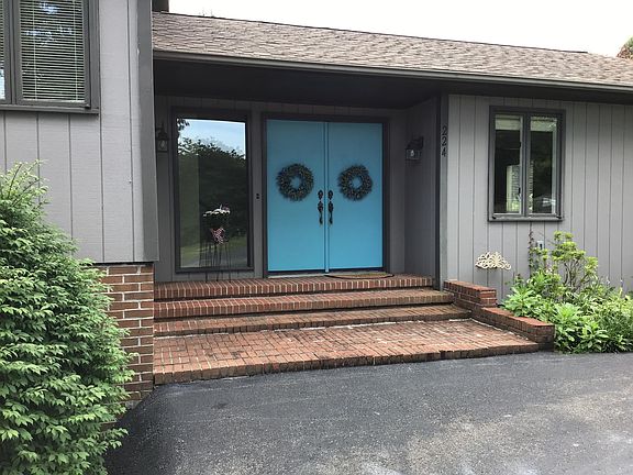 3rd image of 224 Valley St SE