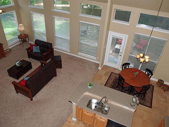 5th image of 168 Oxford Dr