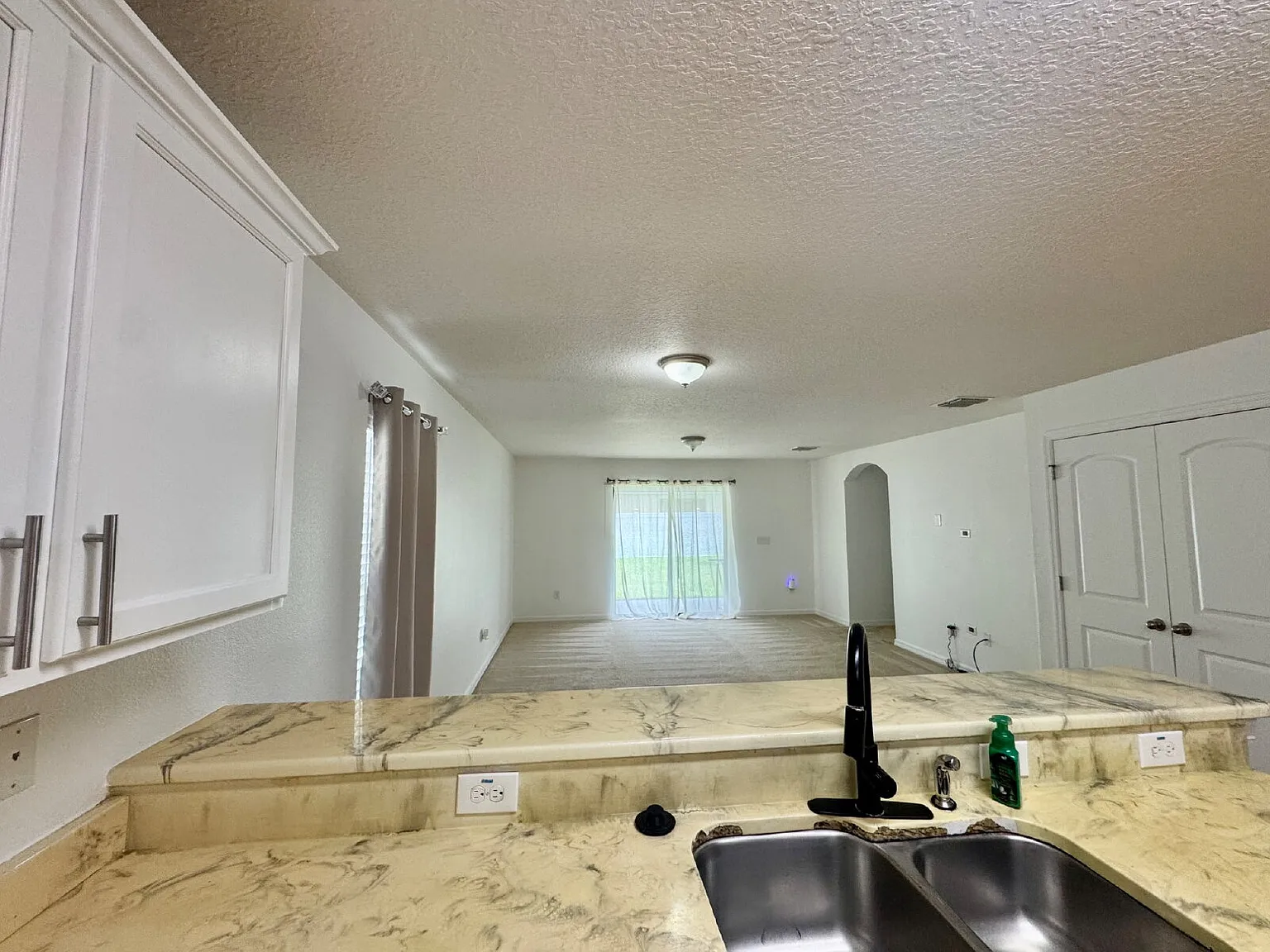 4 bed, 2.0 bath, 1851 sqft, $2,495 — Photo 2