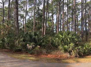22 Lakeview Ln, Saint Helena Island, SC 29920