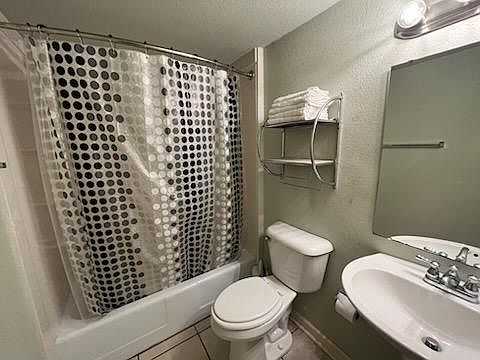 5th image of 121 N Jackson St #402