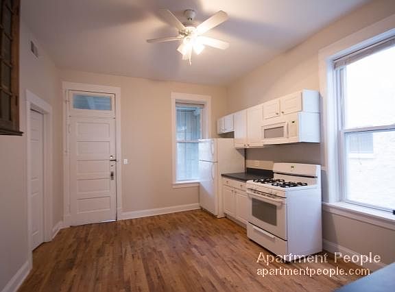 2nd image of 1519 N Claremont Ave