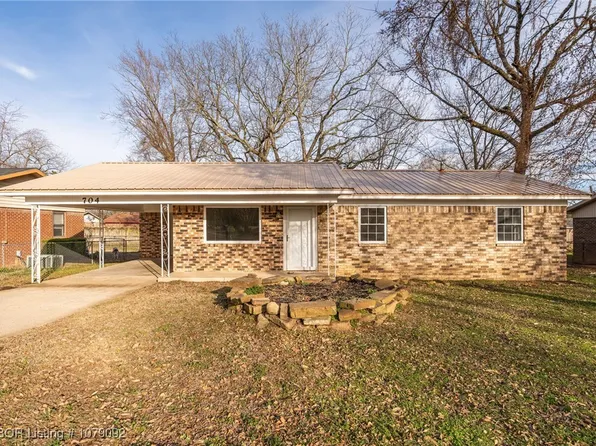 704 N School St, Charleston, AR 72933