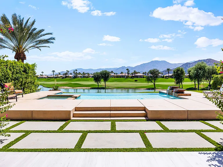 Welcome to Mountain View Oasis!