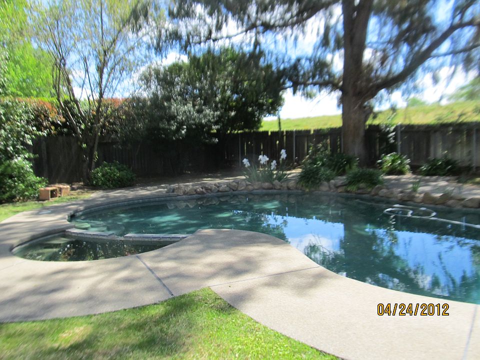 1st image of 4264 N River Way