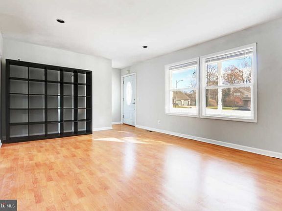 3rd image of 2600 Perna Ln