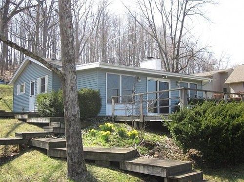 4th image of 1095 Lake Dr