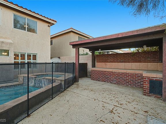 3rd image of 1462 Starlight Canyon Ave
