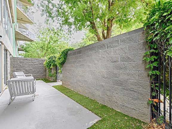 3rd image of 1001 Belleview St #104