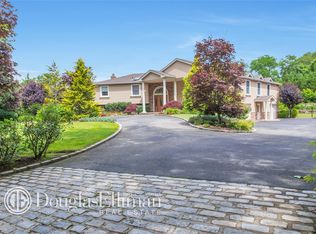 3 Westwood Dr, Huntington, NY 11743