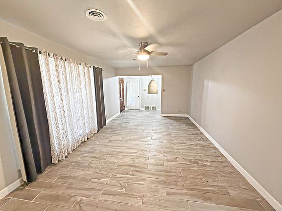 3rd image of 4230 Havenview Dr