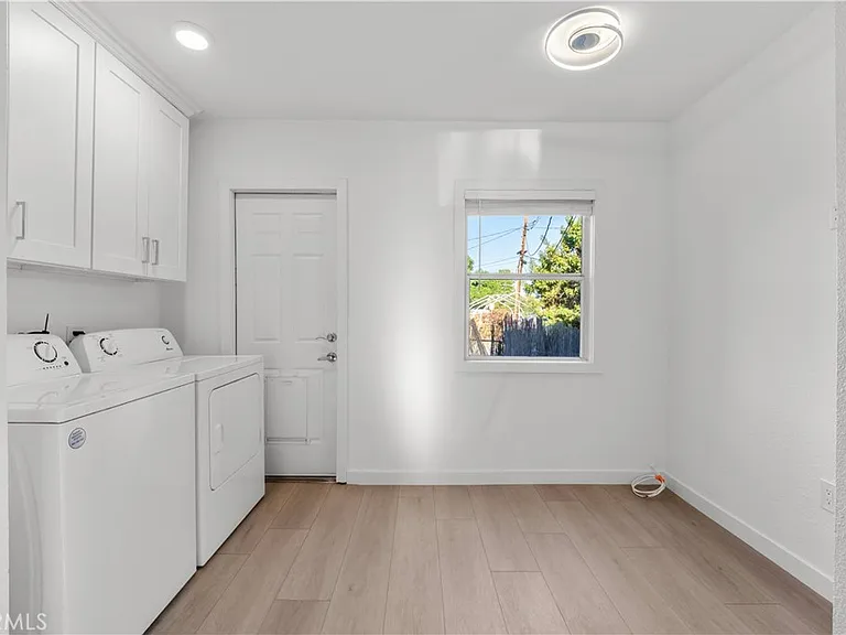 6642 Vineland Ave — Photo 17