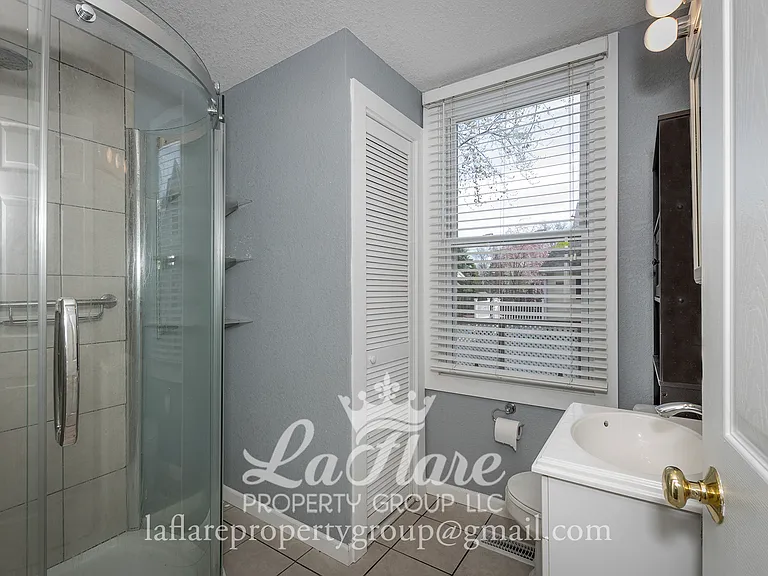 427 E Indiana Ave — Photo 11
