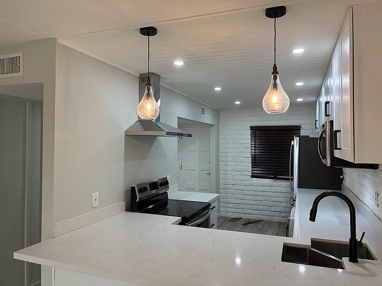 3002 N 32nd St #19 — Photo 7