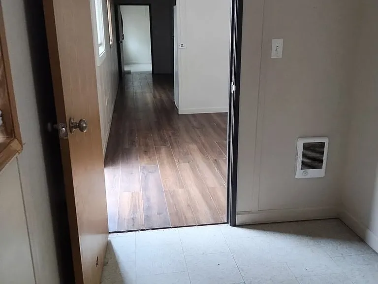 317 E Smith St — Photo 9