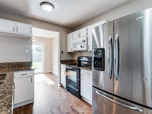 2nd image of 4201 Glengate Ct