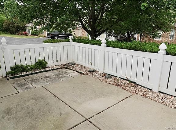 5th image of 8113 Sultana Cres