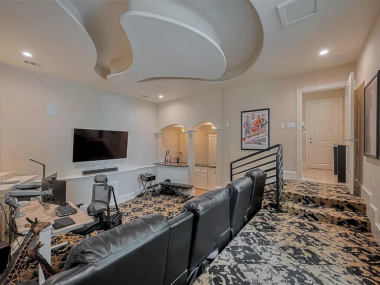 6419 Rodrigo St — Photo 9