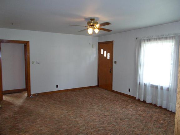 2nd image of 2832 Valley View Dr
