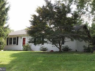 18 Chartwell Rd, West Grove, PA 19390