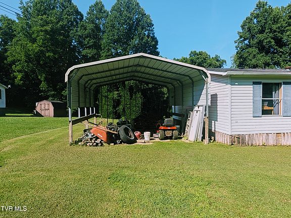 3rd image of 216 Patton Trailer Ct