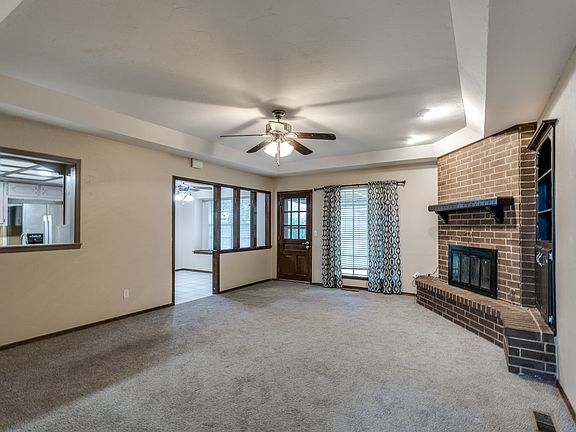 2nd image of 201 W Parkland Dr