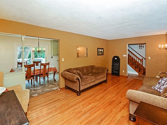 5th image of 2656 Valley View Pl