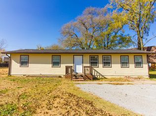601 N Vine St, Caney, KS 67333