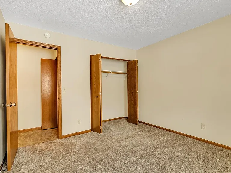 Karolyn Apartments — Photo 22