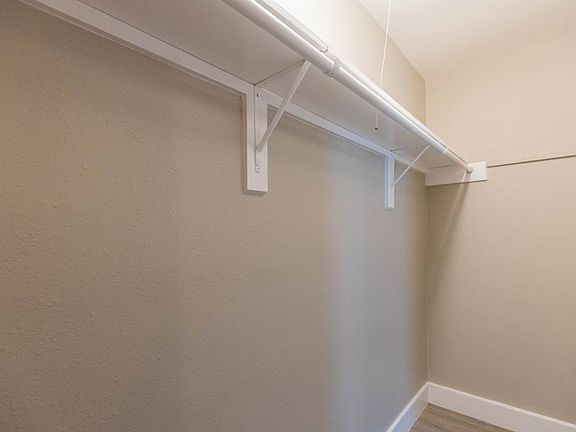 2nd image of 914 Walnut Park St