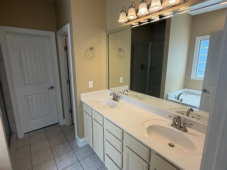 4406 Maximillion Cir — Photo 10