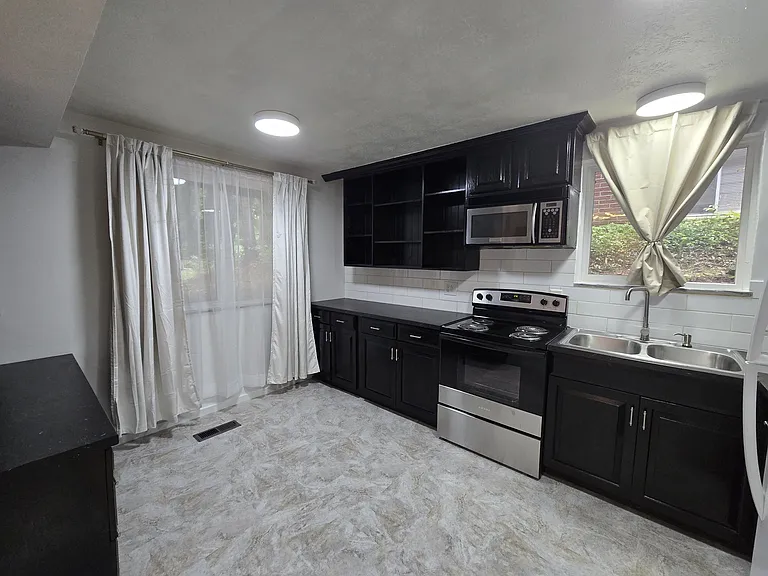 1821 Cromwell Dr #B — Photo 6