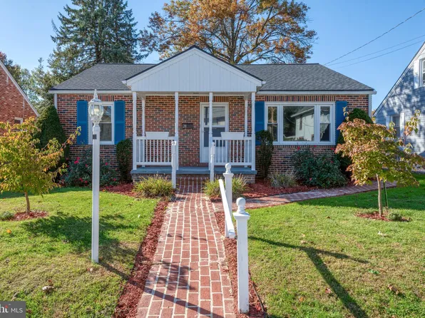 28 Harding St, Manchester, PA 17345
