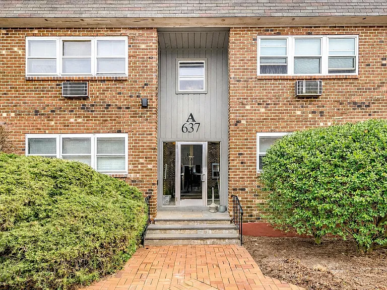 637 Cove Rd #A16 — Photo 8