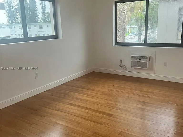 7035 Rue Granville #3 — Photo 4