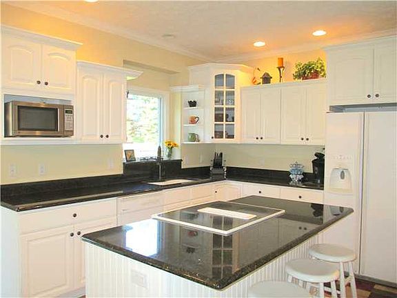 4th image of 6619 White Clover Dr