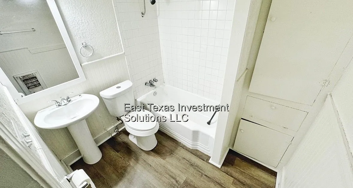2 bed, 1.0 bath, 950 sqft, $1,325 — Photo 3