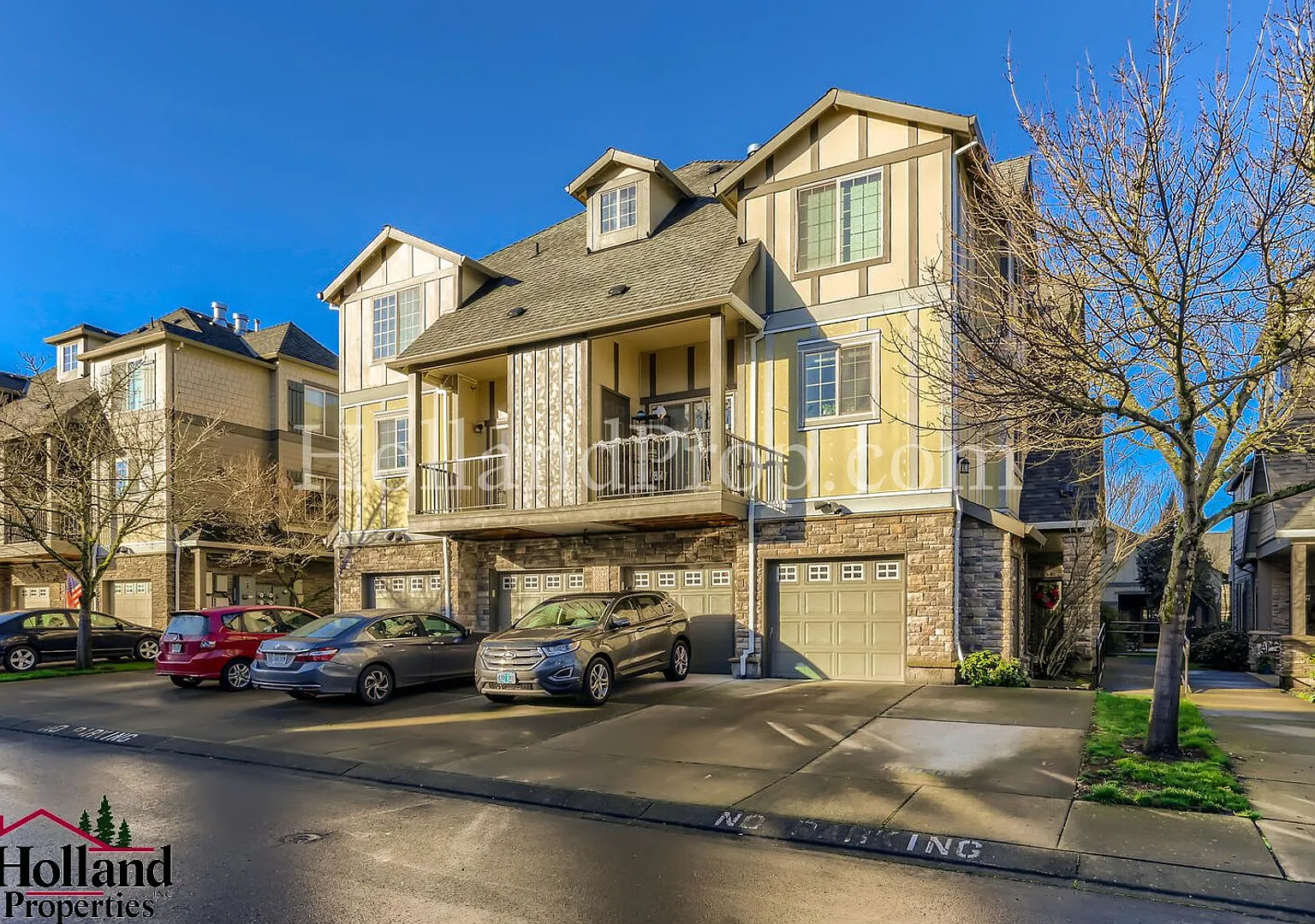 Spacious 2 Bed, 2.5 Bath Condo with Brand New Carpet Prime Hillsboro Location — Photo 3