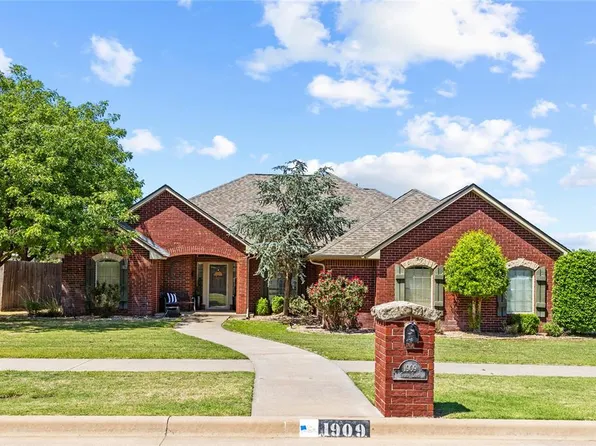 1909 Saber Ln, Weatherford, OK 73096