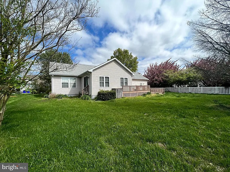 47 Radcliffe Dr — Photo 18