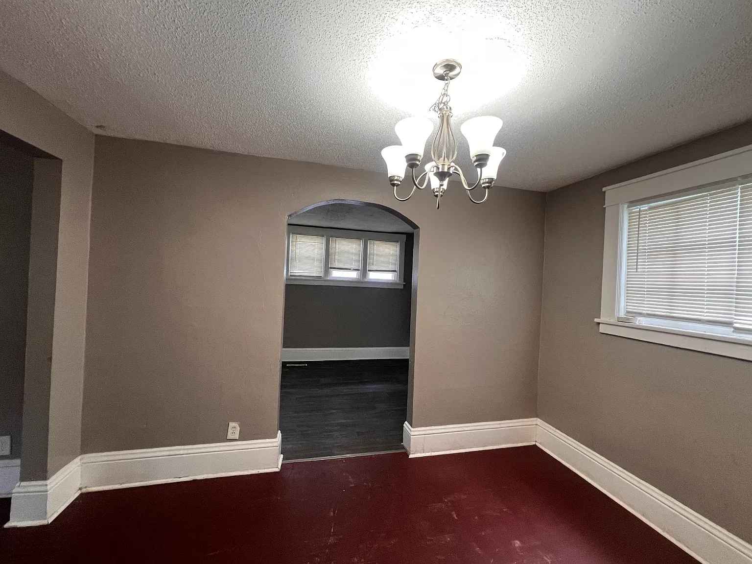2511 Logan Ave N - 0 — Photo 2