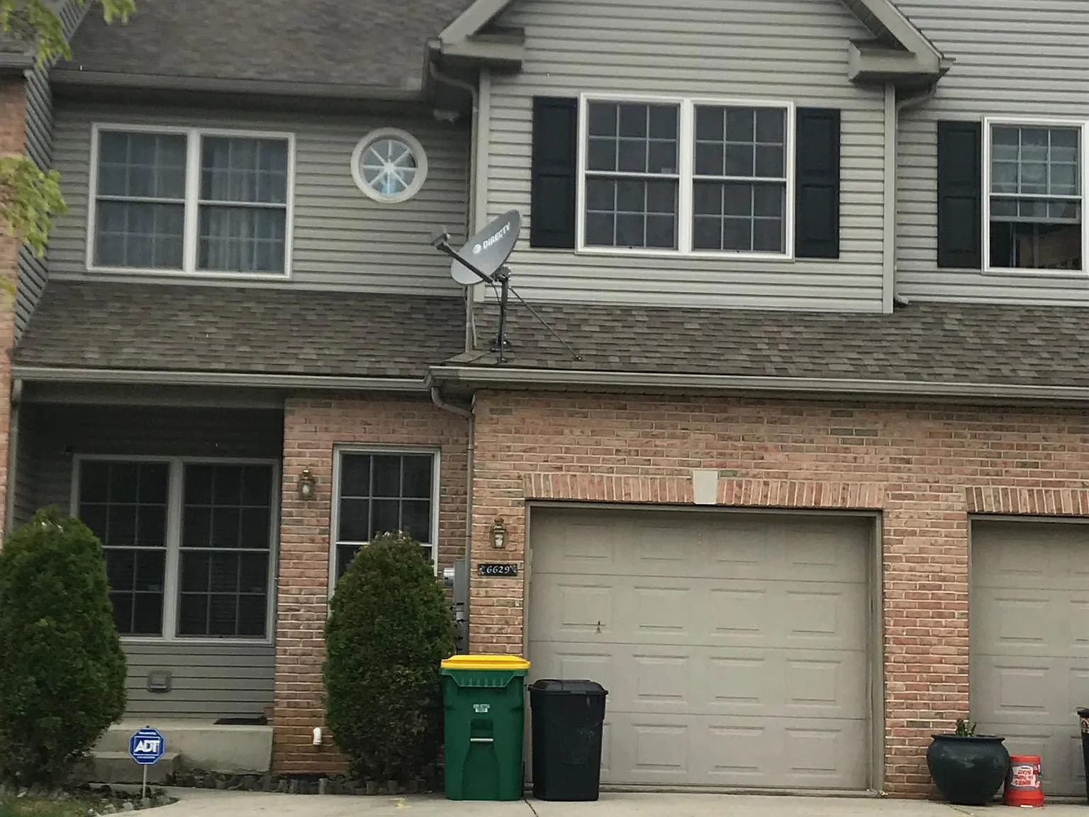3 bed, 2.5 bath, 2071 sqft, $2,300 — Photo 1